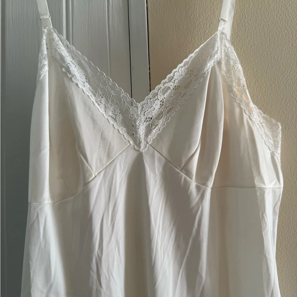 Vintage Vanity Fair White Lace Slip Size 34 L NEW with tag‎